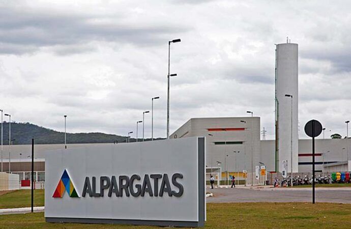 Incêndio de grandes proporções atinge fábrica da Alpargatas (ALPA4) na Paraíba