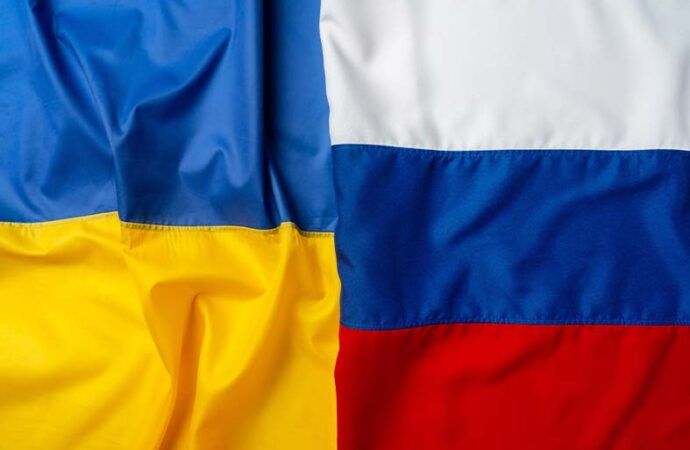 Rússia anuncia retirada de parte das tropas militares da fronteira com a Ucrânia