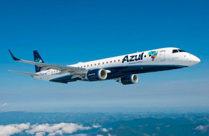 Azul cria voos ‘fictícios’ para ajudar refugiados ucranianos