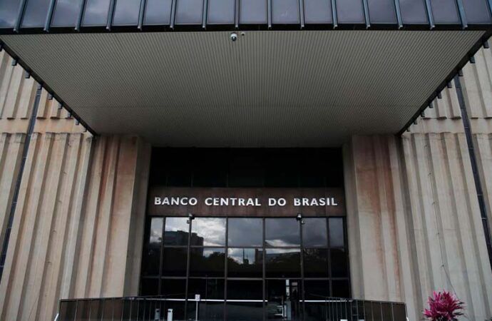 Atividade econômica recua 0,99% em janeiro, aponta Banco Central