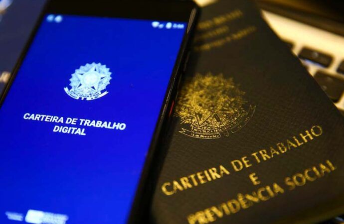 Caged: Brasil cria 197 mil empregos formais em abril