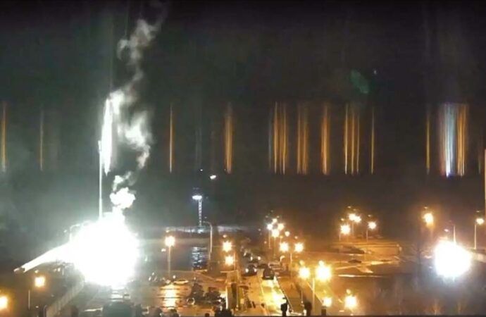 Após ataque e incêndio, Rússia toma maior usina nuclear da Europa