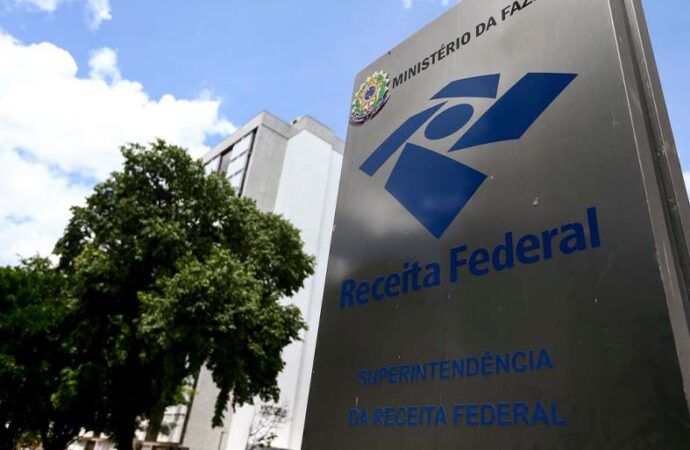 Arrecadação federal bate recorde em fevereiro