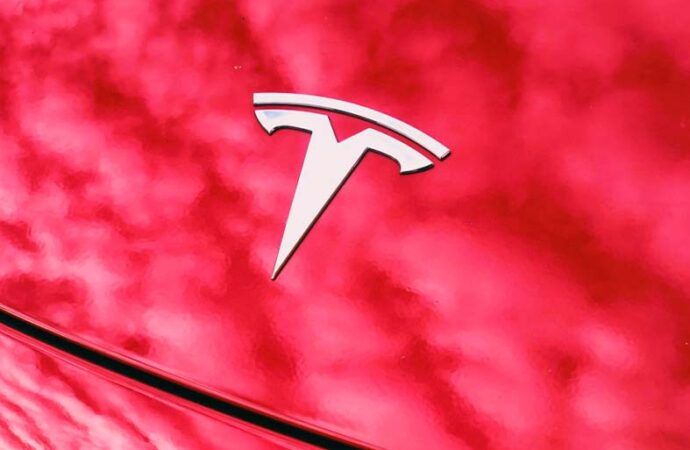 Tesla inaugura primeira fábrica na Europa