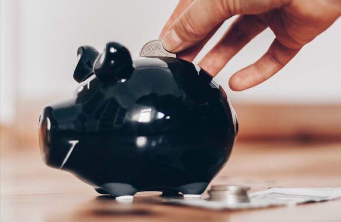 Poupança teve retirada líquida recorde em março, diz Banco Central