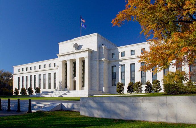 Fed eleva taxa de juros dos Estados Unidos em 0,5 ponto percentual