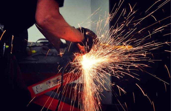 Produção industrial permaneceu estável em junho, diz CNI