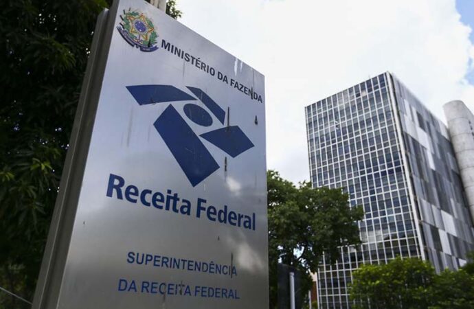 Arrecadação federal bate R$ 195 bilhões em abril, recorde para o mês