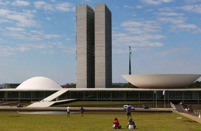 Guerra na Ucrânia fez confiança na democracia crescer, diz pesquisa