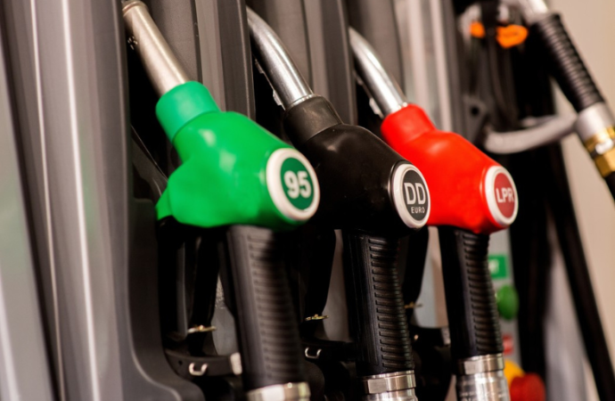 Governo divulga estratégia para reduzir preços do combustíveis