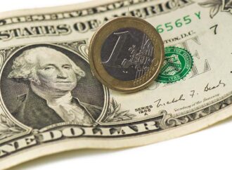 Euro e dólar atingem paridade pela primeira vez em 20 anos