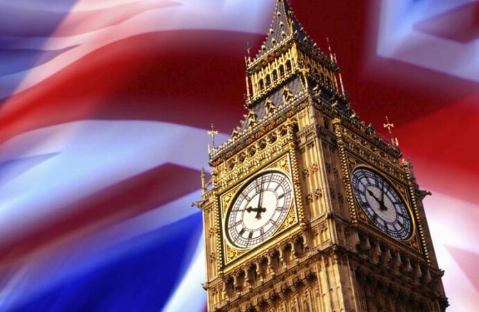 Reino Unido disponibiliza bolsas de estudos com passagens aéreas e taxas gratuitas
