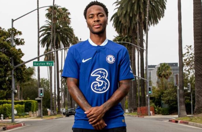 Sterling é o primeiro reforço do Chelsea para temporada