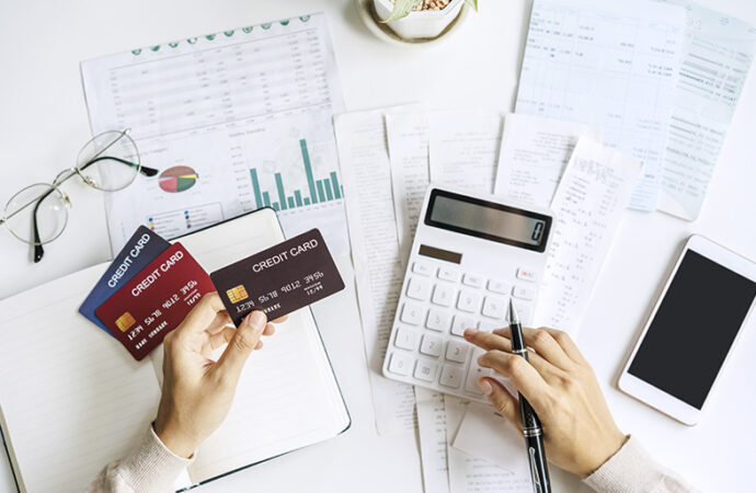 1 em cada 4 brasileiros não consegue pagar todas as contas do mês
