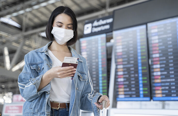 Uso de máscaras deixa de ser obrigatório em aviões e aeroportos do Brasil